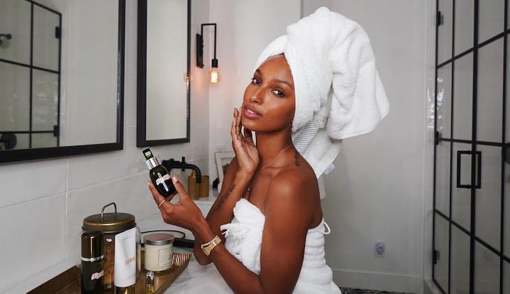 Esto es lo que Usa Jasmine Tookes para el Contorno de Ojos